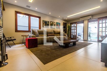 Casa de condomínio à venda com 380m², 4 quartos e 4 vagasSala de TV