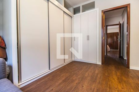 Casa de condomínio à venda com 380m², 4 quartos e 4 vagas Casa de condomínio à venda com 380m², 4 quartos e 4 vagasQuarto 4