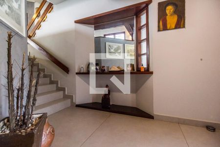 Casa de condomínio à venda com 380m², 4 quartos e 4 vagas Casa de condomínio à venda com 380m², 4 quartos e 4 vagasHall de entrada