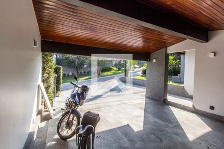 Casa de condomínio à venda com 380m², 4 quartos e 4 vagas Casa de condomínio à venda com 380m², 4 quartos e 4 vagasGaragem