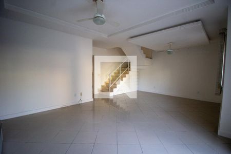 Sala de casa à venda com 4 quartos, 200m² em Vargem Pequena, Rio de Janeiro