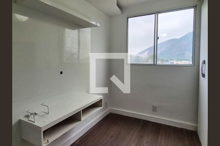 Quarto 1 de apartamento para alugar com 2 quartos, 47m² em Vargem Pequena, Rio de Janeiro