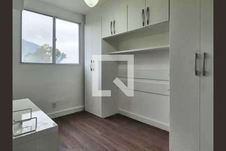 Quarto 1 de apartamento para alugar com 2 quartos, 47m² em Vargem Pequena, Rio de Janeiro