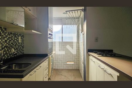 Cozinha de apartamento à venda com 2 quartos, 72m² em Vila Inglesa, São Paulo