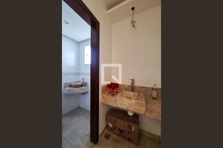 Lavabo de casa de condomínio à venda com 3 quartos, 350m² em Maravista, Niterói