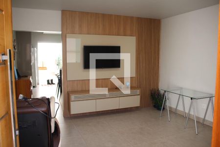 Sala de casa para alugar com 3 quartos, 210m² em Novo Eldorado, Contagem