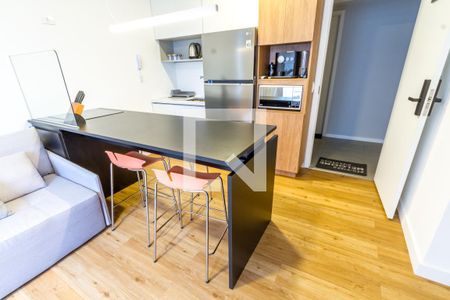 Sala - mesa de apartamento para alugar com 2 quartos, 46m² em Centro, Curitiba