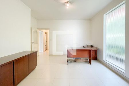 Sala de TV de casa à venda com 3 quartos, 333m² em Vila Santa Terezinha, São Bernardo do Campo