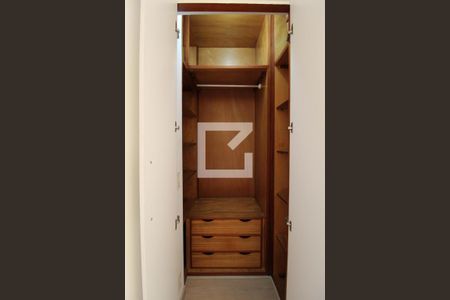 Closet de apartamento à venda com 1 quarto, 43m² em Moema, São Paulo