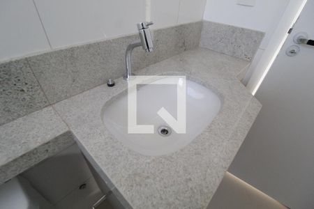 Banheiro do Quarto 1 de apartamento para alugar com 3 quartos, 147m² em Tubalina, Uberlândia