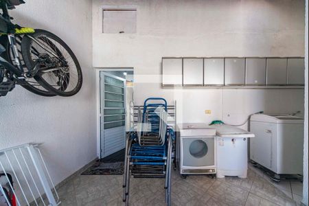 Apartamento à venda com 180m², 3 quartos e 2 vagas Apartamento à venda com 180m², 3 quartos e 2 vagasÁrea de Serviço