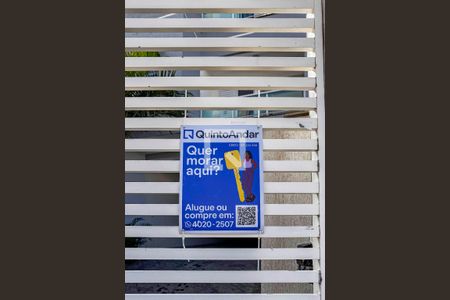 Apartamento à venda com 180m², 3 quartos e 2 vagas Apartamento à venda com 180m², 3 quartos e 2 vagasPlaca banner Instalada na Fachada