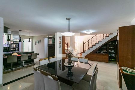 Sala de casa à venda com 5 quartos, 306m² em Serra, Belo Horizonte