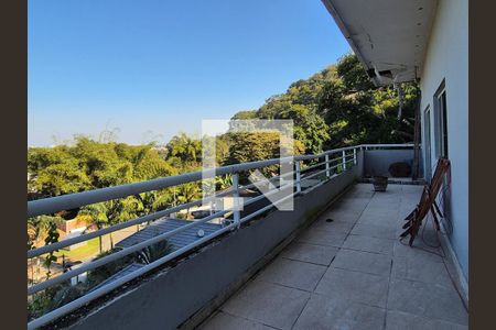 Varanda de casa de condomínio para alugar com 5 quartos, 570m² em Vargem Pequena, Rio de Janeiro