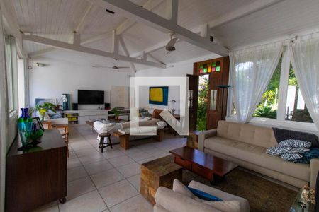 Sala de casa de condomínio à venda com 4 quartos, 450m² em Pendotiba, Niterói