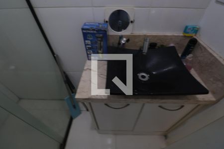 Banheiro de apartamento à venda com 1 quarto, 38m² em Niterói, Canoas