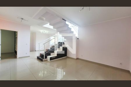 Sala de casa de condomínio para alugar com 5 quartos, 240m² em Parque dos Resadas, Campinas