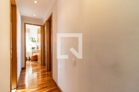 Corredor de apartamento à venda com 3 quartos, 63m² em Vila Firmiano Pinto, São Paulo