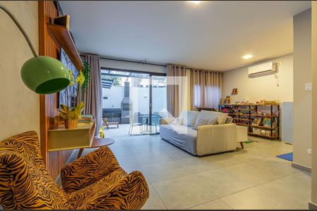 Sala de casa para alugar com 3 quartos, 200m² em Santo Amaro, São Paulo