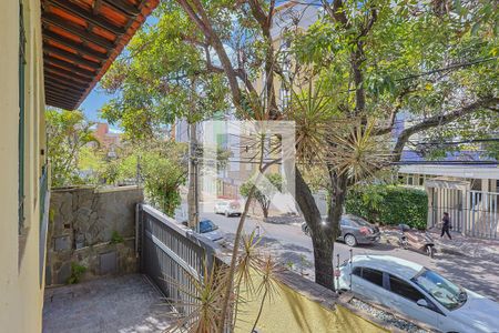 Vista de casa à venda com 4 quartos, 200m² em São Pedro, Belo Horizonte