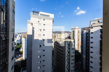 Vista da Sala de apartamento para alugar com 1 quarto, 40m² em Lourdes, Belo Horizonte