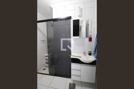 Banheiro de apartamento à venda com 1 quarto, 40m² em Vila Itapura, Campinas