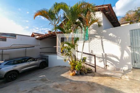 Varanda vista de casa à venda com 3 quartos, 130m² em Alípio de Melo, Belo Horizonte