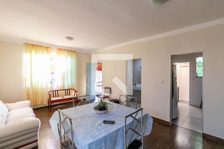 Sala de casa à venda com 3 quartos, 130m² em Alípio de Melo, Belo Horizonte