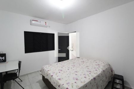 Quarto 1 - Suíte de casa para alugar com 3 quartos, 227m² em Nossa Senhora Aparecida, Uberlândia