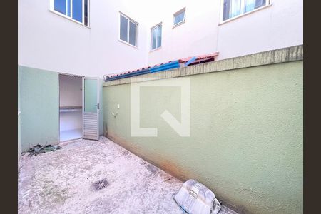 Sacada de apartamento à venda com 2 quartos, 58m² em Cândida Ferreira, Contagem