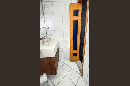 Lavabo de casa para alugar com 3 quartos, 161m² em Vila Scarpelli, Santo André