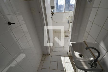 Banheiro de serviço de apartamento à venda com 3 quartos, 127m² em Cambuí, Campinas