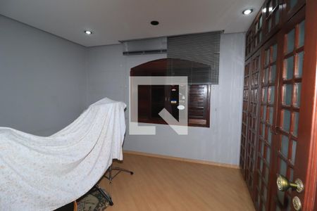 Quarto 1 de casa para alugar com 3 quartos, 300m² em Vila Fernandes, São Paulo