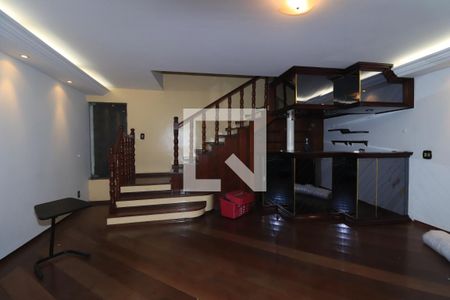 Sala de TV de casa para alugar com 3 quartos, 300m² em Vila Fernandes, São Paulo