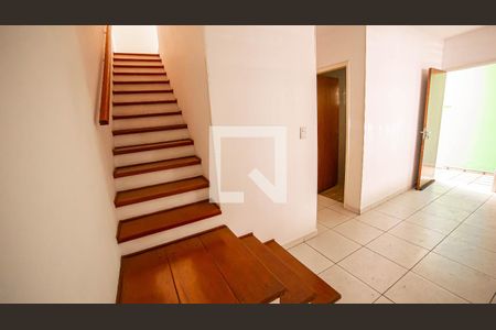 Escada de casa à venda com 2 quartos, 127m² em Vila Moinho Velho, São Paulo