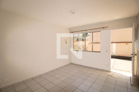 Sala de casa de condomínio para alugar com 2 quartos, 80m² em Vila Mazzei, São Paulo