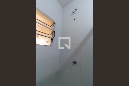 Banheiro de casa de condomínio para alugar com 1 quarto, 30m² em Vila Ipojuca, São Paulo