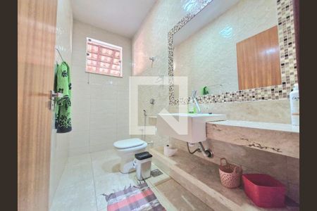 Casa à venda com 240m², 3 quartos e 4 vagas Casa à venda com 240m², 3 quartos e 4 vagasBanheiro social 1