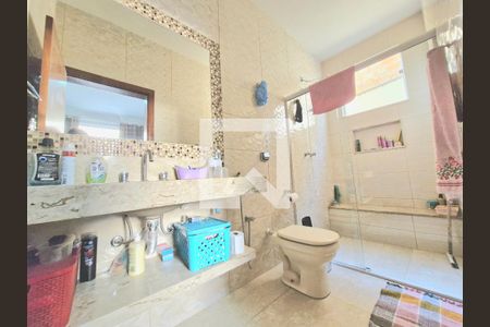 Casa à venda com 240m², 3 quartos e 4 vagas Casa à venda com 240m², 3 quartos e 4 vagasBanheiro da Suíte