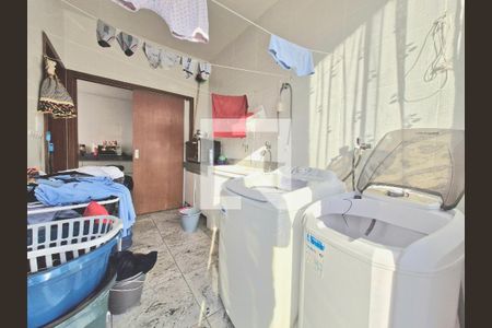 Casa à venda com 240m², 3 quartos e 4 vagas Casa à venda com 240m², 3 quartos e 4 vagasÁrea de Serviço