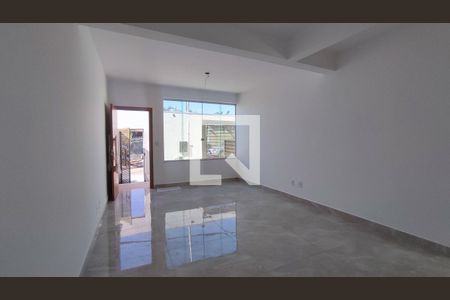 Casa à venda com 110m², 3 quartos e 2 vagasSala