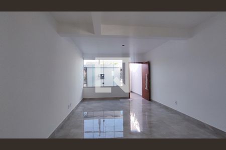 Casa à venda com 110m², 3 quartos e 2 vagasSala