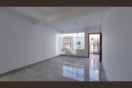 Casa à venda com 110m², 3 quartos e 2 vagasSala