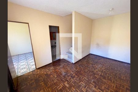 Casa à venda com 200m², 3 quartos e 4 vagasSala