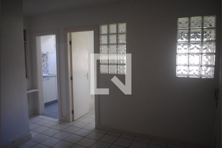 Sala  de apartamento para alugar com 1 quarto, 40m² em Costa Azul, Salvador