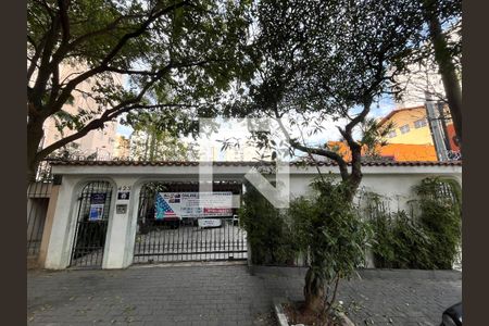 Casa para alugar com 465m², 5 quartos e 6 vagas Casa para alugar com 465m², 5 quartos e 6 vagasFachada