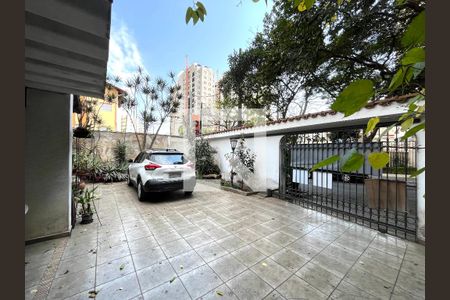 Casa para alugar com 465m², 5 quartos e 6 vagas Casa para alugar com 465m², 5 quartos e 6 vagasGaragem