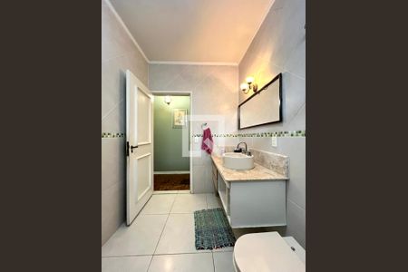 Casa para alugar com 465m², 5 quartos e 6 vagas Casa para alugar com 465m², 5 quartos e 6 vagasBanheiro Corredor