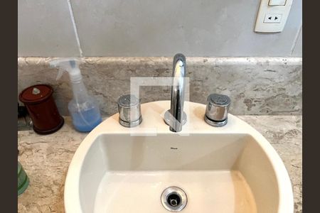 Casa para alugar com 465m², 5 quartos e 6 vagas Casa para alugar com 465m², 5 quartos e 6 vagasBanheiro Corredor