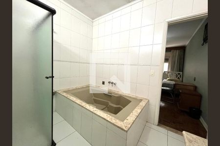 Casa para alugar com 465m², 5 quartos e 6 vagas Casa para alugar com 465m², 5 quartos e 6 vagasBanheiro da Suíte